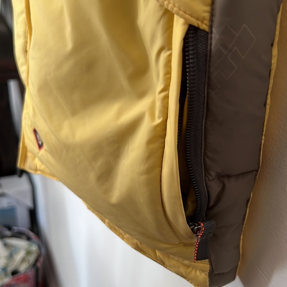 Women’s Volcom Snowboarding Vest - Picture 11 of 12